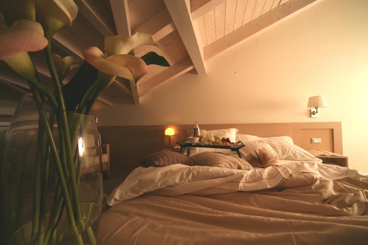 Le Rose Suite Hotel Римини Экстерьер фото